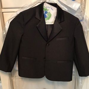 Size 4 boys tuxedo 🎩 PERFECT condition